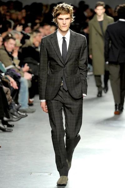 Look 18
